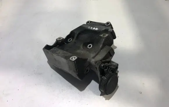 Volkswagen PASSAT B5.5 A/C compressor mount bracket 038260885C