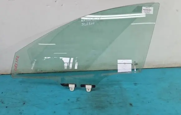 Mazda 3 III Front door window glass four-door IMPRK1383372