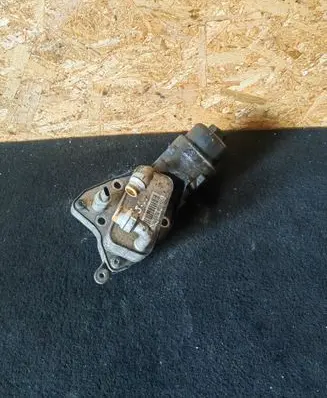 Opel Insignia A Oil filter mounting bracket