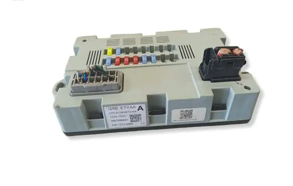Jaguar XE Fuse module CPLA14Q073AA 71739084 73707520