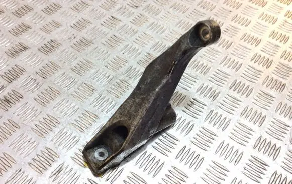 Audi A4 S4 B7 8E 8H Engine mounting bracket 8E0199307S
