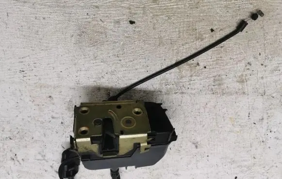 Renault Megane II Front door lock