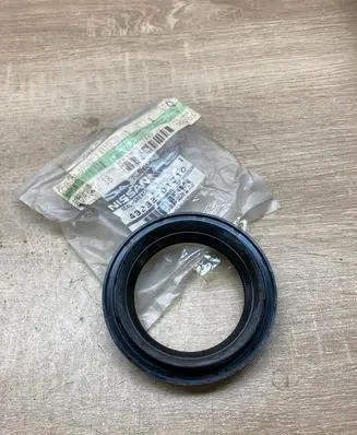 Nissan Patrol Y61 Front wheel hub 4323201J10