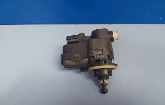 Headlight level adjustment motor