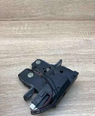 Renault Laguna II Tailgate/trunk/boot lock/catch/latch 8200000897B WithPlug