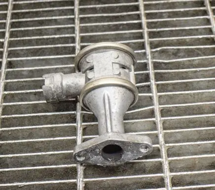 BMW 5 E60 E61 EGR valve 7837096