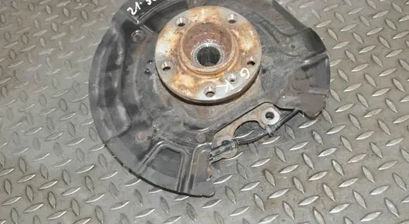 Rear wheel hub