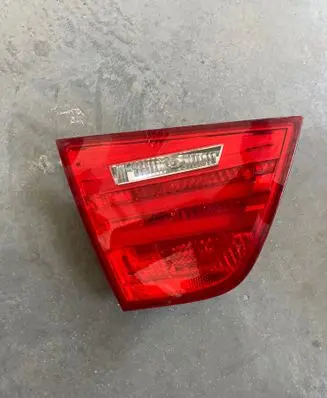 Tailgate rear/tail lights