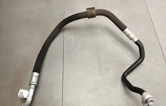 Air conditioning (A/C) pipe/hose