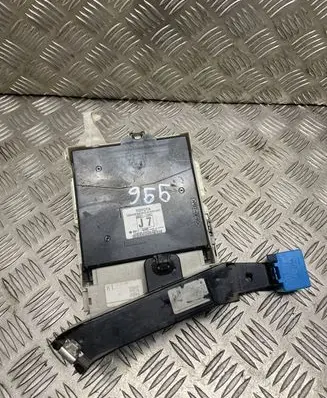 Toyota Auris 150 Fuse module 8922112481 50115055