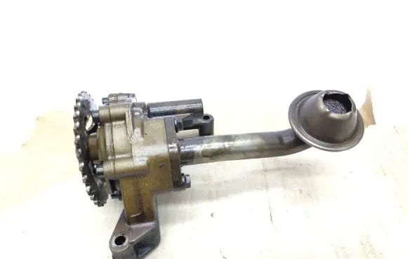 Volkswagen Golf IV Oil pump 06A115105 670915550