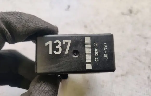Volkswagen Transporter - Caravelle T4 Glow plug pre-heat relay 701906123 05340220