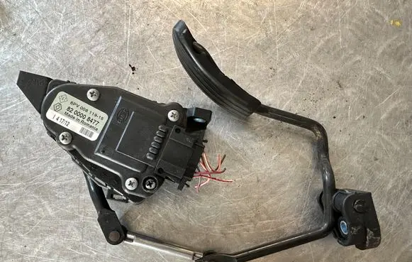 Renault Trafic II (X83) Accelerator throttle pedal 8200008477