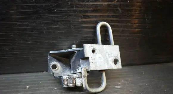 Seat Altea Front door lower hinge 