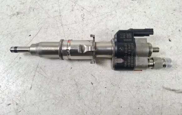 BMW 3 E90 E91 Fuel injector 7565138