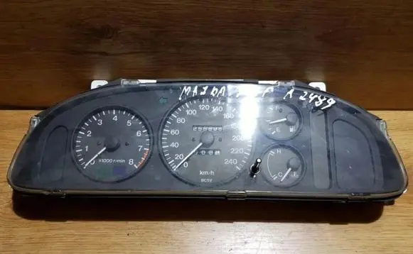 Mazda 323 F Speedometer (instrument cluster)