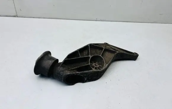 Audi A4 S4 B5 8D Engine mounting bracket 8D0199343D