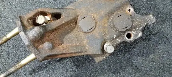 Mitsubishi Galant Engine mounting bracket