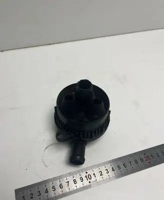 Audi A6 S6 C6 4F Breather/breather pipe/hose 057103495L
