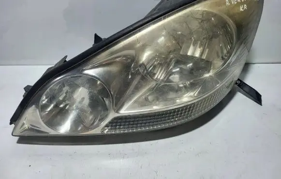Toyota Avensis Verso Headlight/headlamp UPM60GF20