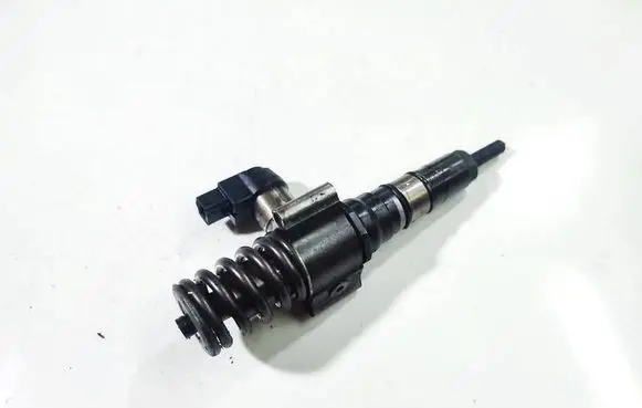 Volkswagen PASSAT B6 Fuel injector 03G130 03G130073G