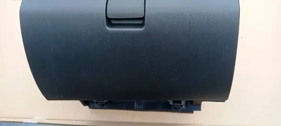Chevrolet Captiva Glove box 5S008996