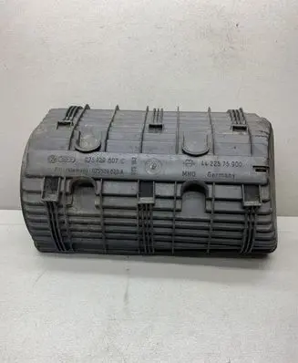 Volkswagen I LT Air filter box cover 4422575900 075129607C 075129620A