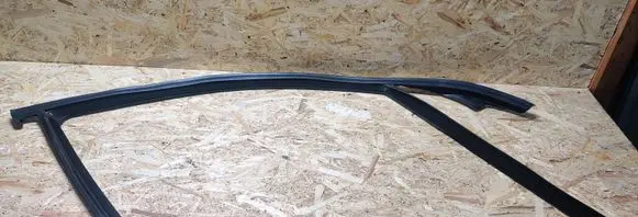 Mercedes-Benz ML W166 Rubber seal front door window/glass A1667252400