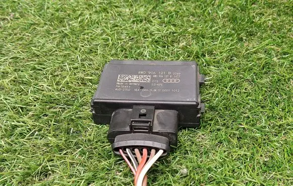 Audi A4 S4 B9 Fuel injection pump control unit/module 8W0906121B
