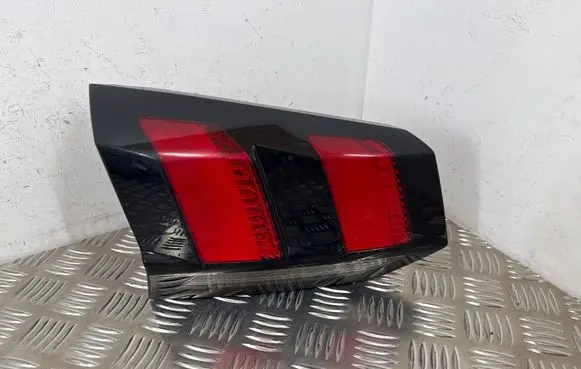 Peugeot 5008 II Rear/tail lights 9811027880 81580101