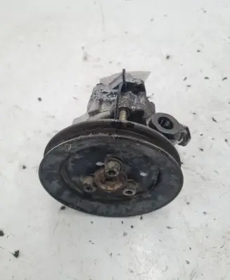 Volkswagen Transporter - Caravelle T4 Power steering pump