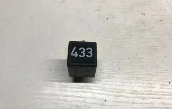Volkswagen Golf V Other relay 3D0951253A 433