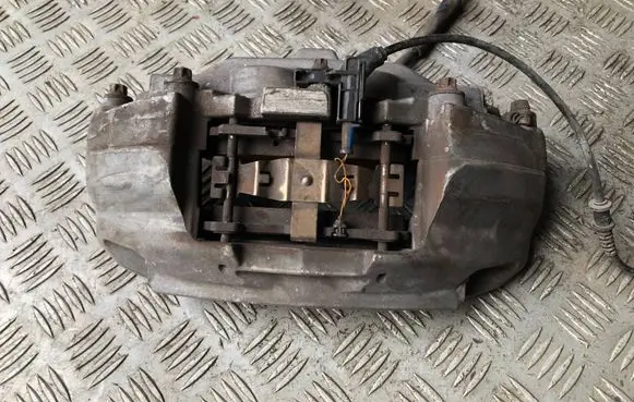 Mercedes-Benz C W205 Front brake caliper
