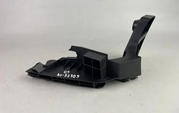 Volkswagen Golf VIII Rear bumper mounting bracket 5H6807394E