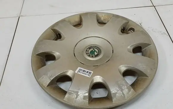 Skoda Octavia Mk2 (1Z) R15 wheel hub/cap/trim 1Z0601147A