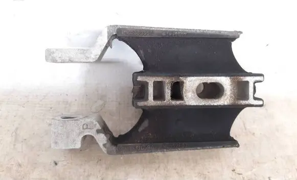 Volvo XC90 Engine mount bracket 31339956