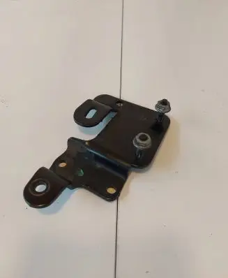 Volvo V60 Engine mounting bracket