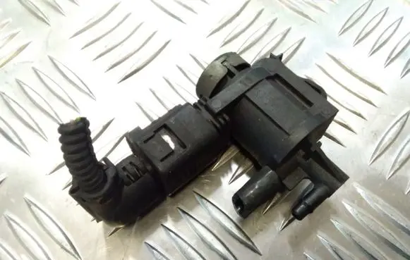 Volkswagen Touareg I Turbo solenoid valve 1J0906283C