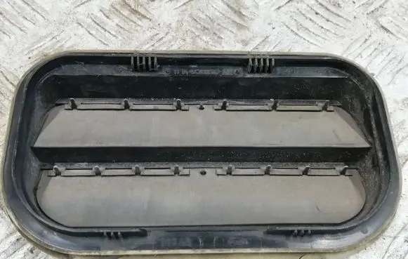 Ford Focus Quarter panel pressure vent YF1A54280B62AE