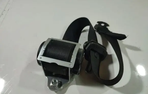 Opel Corsa D Rear seatbelt 049805