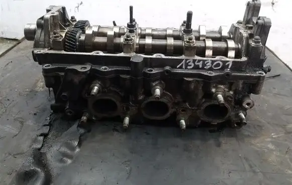 Opel Signum Engine head 