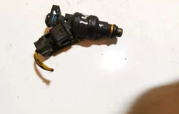 Hyundai Accent Fuel injector 3531022010 9250930006