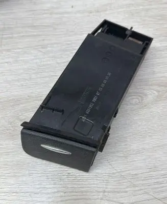 Mercedes-Benz E W211 Dashboard storage box/compartment A2116801952
