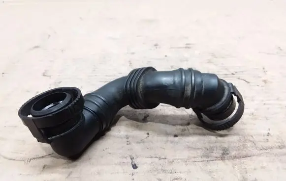 Skoda Octavia Mk2 (1Z) Breather hose/pipe 06F103212