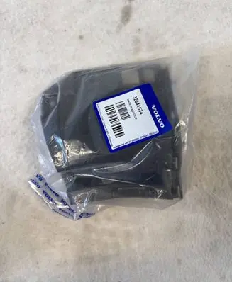 Volvo XC40 Front bumper mounting bracket 32341534