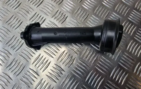 Volkswagen Transporter - Caravelle T5 Oil fill pipe 070115308G