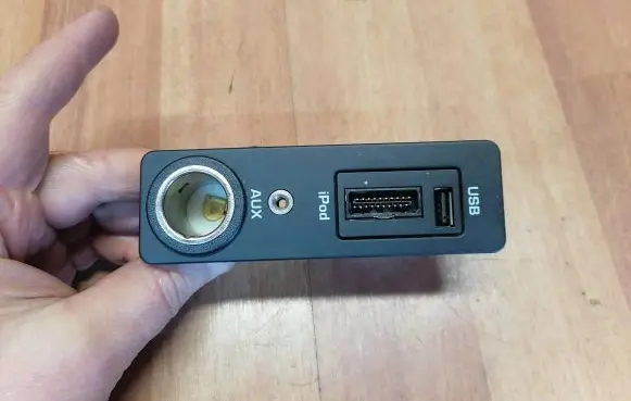 Jaguar XF X250 USB socket connector 8X2319C166AD A2C53252704 C2Z15406