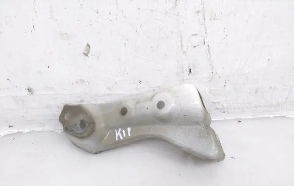 Honda CR-V Fender mounting bracket