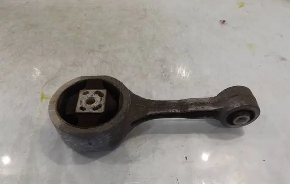 Engine mounting bracket