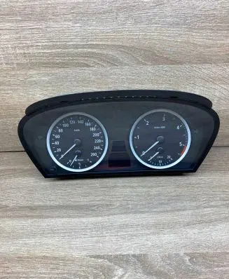 BMW 5 E60 E61 Speedometer (instrument cluster) 6974576 110080213 Used